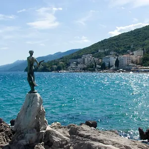 Darinka , Opatija Croatie